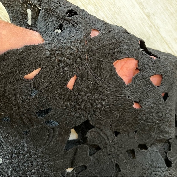 ANTHROPOLOGIE Black Lace Floral Appliqué Eyelet Sleeveless Top Cutouts Size S/M - Picture 8 of 13